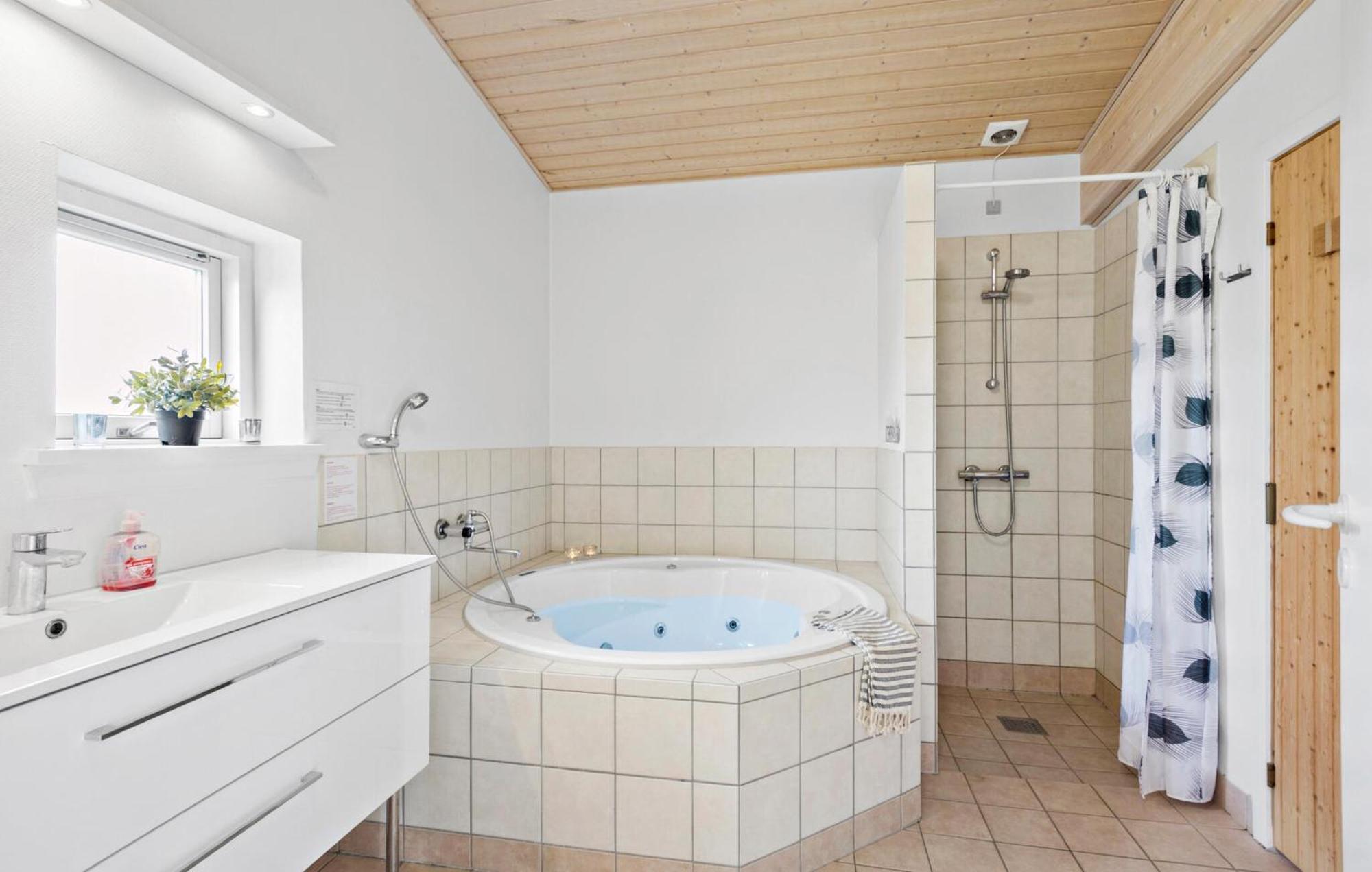 4 Bedroom Nice Home In Fåborg 외부 사진